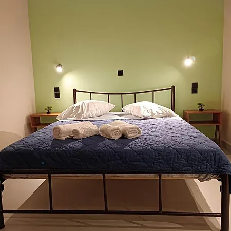 Newly Renovated Next To The Port Appartement Mantouki