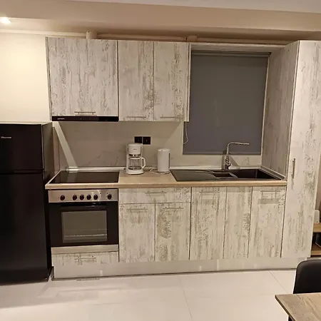 Apartamento Newly Renovated Next To The Port Mantouki