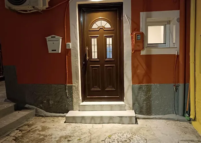 Newly Renovated Next To The Port *