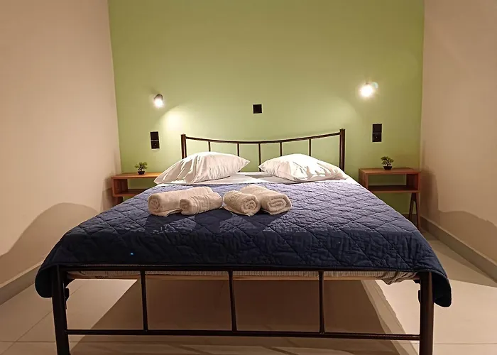 Newly Renovated Next To The Port Apartamento Mantouki