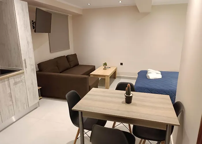 Newly Renovated Next To The Port Apartamento Mantouki