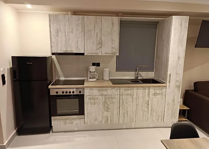 Apartamento Newly Renovated Next To The Port Mantouki